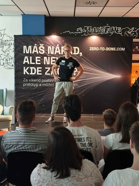 Fotka 12 z hackathonu 2026